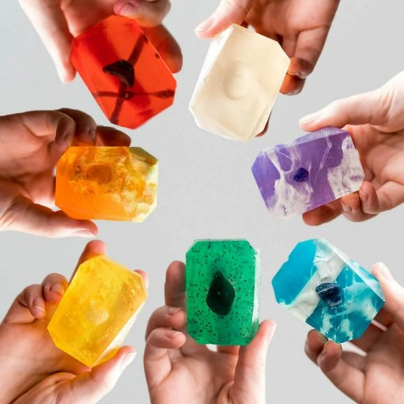 ESSENTIAL CHAKRA KIT (Crystal Soap Collection) - Picture 2 of 7